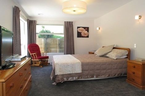 Photo of property in 10 Hollyford Place, Aotea, Porirua, 5024