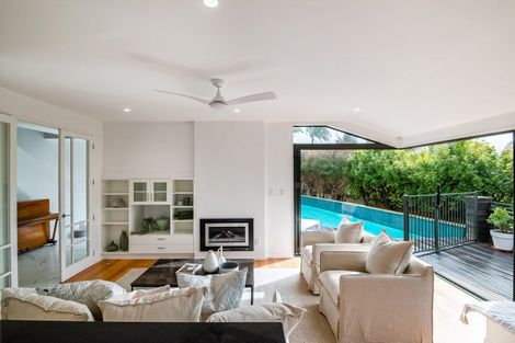 Photo of property in 1/95 Braemar Road, Castor Bay, Auckland, 0620