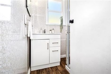 Photo of property in 94 Nicholson Road, Khandallah, Wellington, 6035