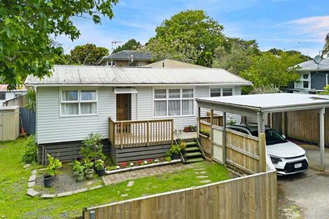 Photo of property in 2/615 Swanson Road, Swanson, Auckland, 0612
