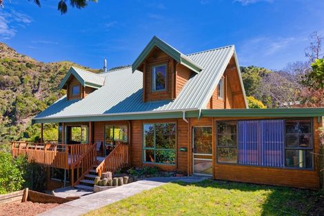 Photo of property in 6 Valley Road, Goose Bay, Kaikoura, 7374