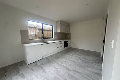 Photo of property in 15 Lowtherhurst Road, Massey, Auckland, 0614