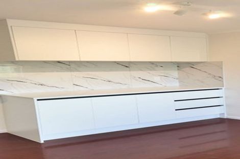 Photo of property in 2/15 Merton Avenue, Glenfield, Auckland, 0627