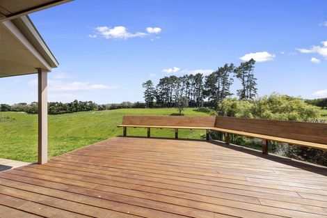 Photo of property in 32 Arthur Road, Paraite, New Plymouth, 4373