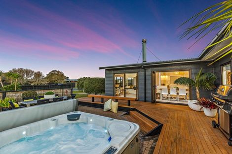 Photo of property in 2 The Southern Isle, Omaha, 0986