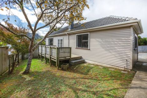 Photo of property in 19a Lyndhurst Road, Tawa, Wellington, 5028
