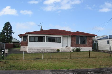 Photo of property in 10 Bamboo Grove, Kelston, Auckland, 0602