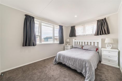 Photo of property in 2/17 Oregon Drive, Maoribank, Upper Hutt, 5018