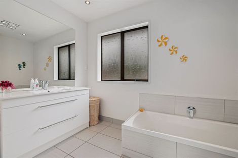 Photo of property in 2 Woodglen Drive, Woodend, 7610