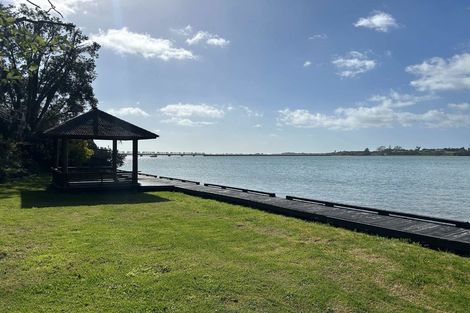 Photo of property in 240 Devonport Road, Tauranga, 3110
