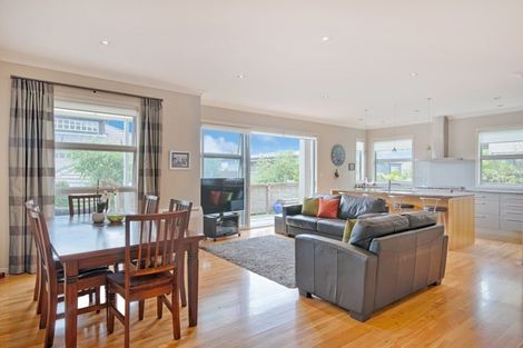 Photo of property in 4a Hyde Road, Rothesay Bay, Auckland, 0630