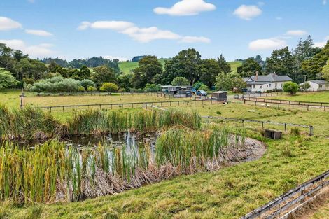 Photo of property in 32 Franklin Road, Paparoa, 0571