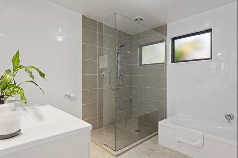 Photo of property in 13 Harbour View Road, Point Wells, Warkworth, 0986