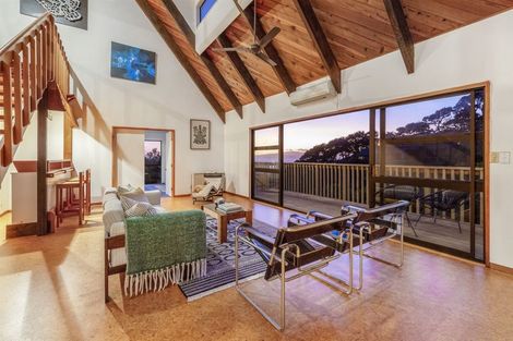 Photo of property in 30 Ngaumatau Road, Point Howard, Lower Hutt, 5013