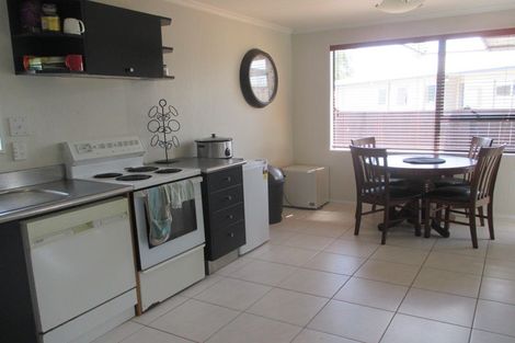 Photo of property in 12 Hillcrest Drive, Kelvin Grove, Palmerston North, 4414