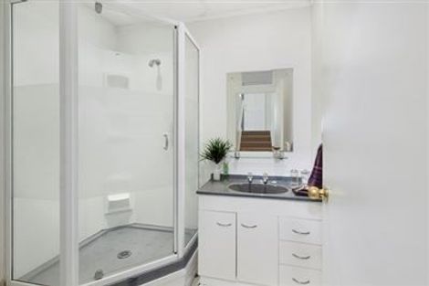 Photo of property in 2/14 Duncan Street, Tawa, Wellington, 5028