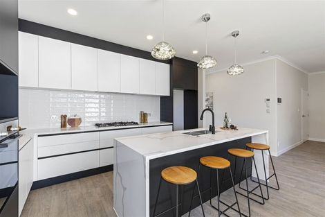 Photo of property in 20 Gilbransen Road, Kumeu, 0810