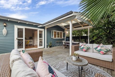 Photo of property in 1/92 Norwood Road, Bayswater, Auckland, 0622