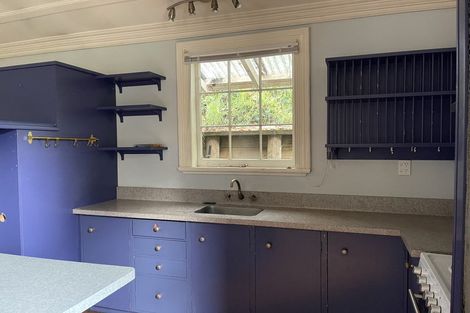 Photo of property in 2 Spencer Road, Hospital Hill, Napier, 4110