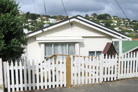 Photo of property in 7 Waikato Street, Island Bay, Wellington, 6023