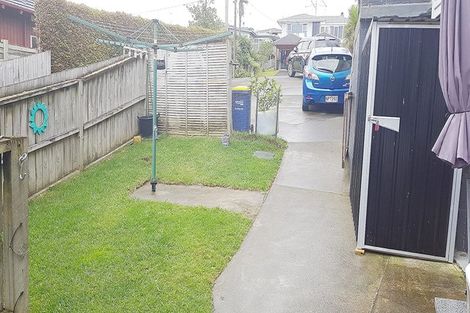 Photo of property in 7 Merville Avenue, Te Atatu South, Auckland, 0610