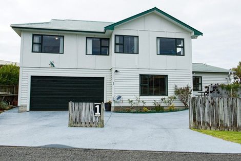 Photo of property in 1 Tamarisk Drive, Riversdale Beach, Masterton, 5872