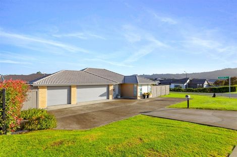 Photo of property in 38 Gilbransen Road, Kumeu, 0810