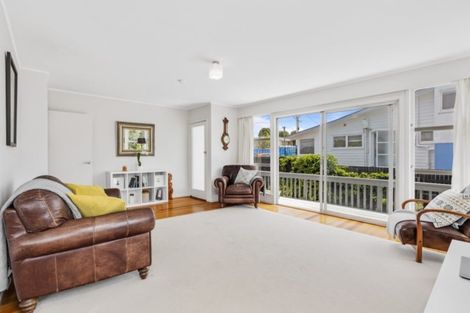 Photo of property in 1/14 Windy Ridge Road, Glenfield, Auckland, 0629