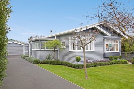 Photo of property in 32 Windermere Road, Papanui, Christchurch, 8053