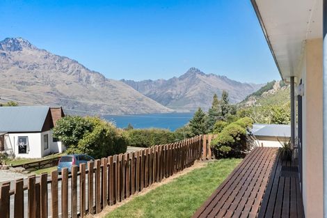 Photo of property in 2a Wye Place, Fernhill, Queenstown, 9300
