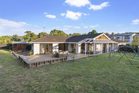 Photo of property in 1 Celina Place, Browns Bay, Auckland, 0630