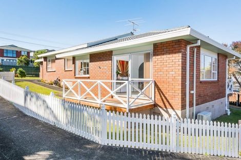 Photo of property in 1/71 Browns Bay Road, Browns Bay, Auckland, 0630