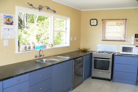 Photo of property in 3 Fyvie Avenue, Tawa, Wellington, 5028