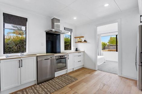 Photo of property in 4 Rere Place, Parakai, 0830