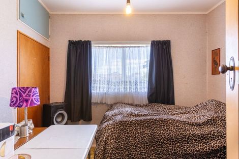 Photo of property in 2 Gladstone Street, Dannevirke, 4930