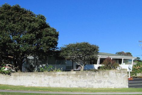 Photo of property in 2 Kawau Grove, Waikanae Beach, Waikanae, 5036