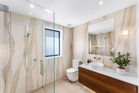 Photo of property in 23 Muritai Road, Milford, Auckland, 0620