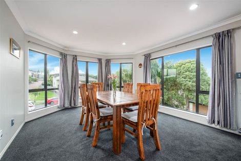 Photo of property in 86 San Valentino Drive, Henderson, Auckland, 0612