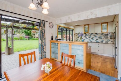 Photo of property in 4a Rewarewa Crescent, Waikanae, 5036