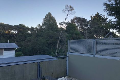 Photo of property in 2f/20 Ian Marwick Place, Birkenhead, Auckland, 0626