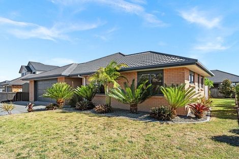Photo of property in 11 Kihi Place, Ruakaka, 0116