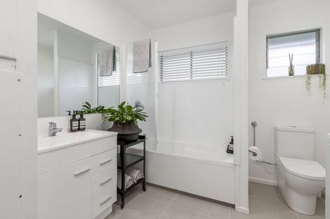 Photo of property in 2/21 Gowing Drive, Meadowbank, Auckland, 1072