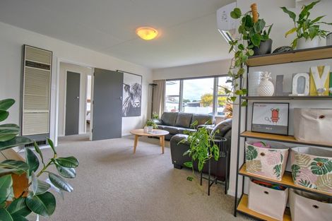 Photo of property in 6 Sutherland Crescent, Westbrook, Palmerston North, 4412