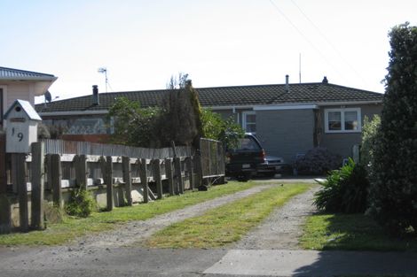 Photo of property in 19 Omori Place, Castlecliff, Whanganui, 4501