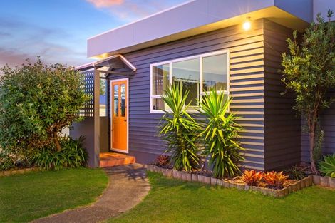 Photo of property in 33 Margaret Road, Raumati Beach, Paraparaumu, 5032