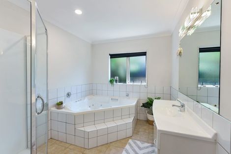 Photo of property in 17 Ashleigh Way, Waikanae Beach, Waikanae, 5036