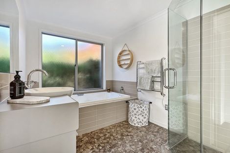 Photo of property in 26 Montgomery Crescent, Kinloch, Taupo, 3377