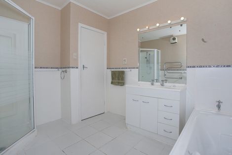 Photo of property in 96 Alexandra Street, Marton, 4710