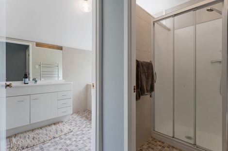 Photo of property in 25 Homewood Place, Chatswood, Auckland, 0626