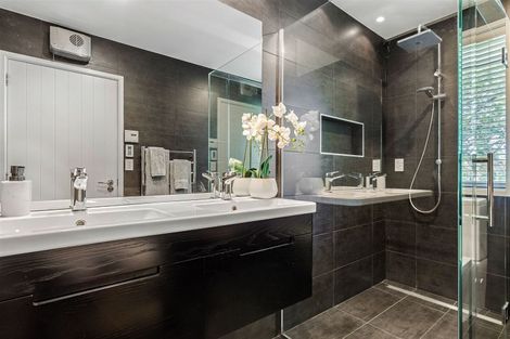 Photo of property in 62 Straven Road, Fendalton, Christchurch, 8014